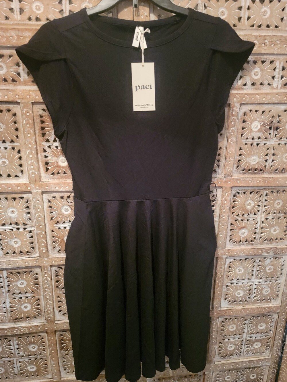 NWT Pact Organic Cotton Fit & Flare Petal Sleeve Dress Black Pockets Large - Picture 6 of 10